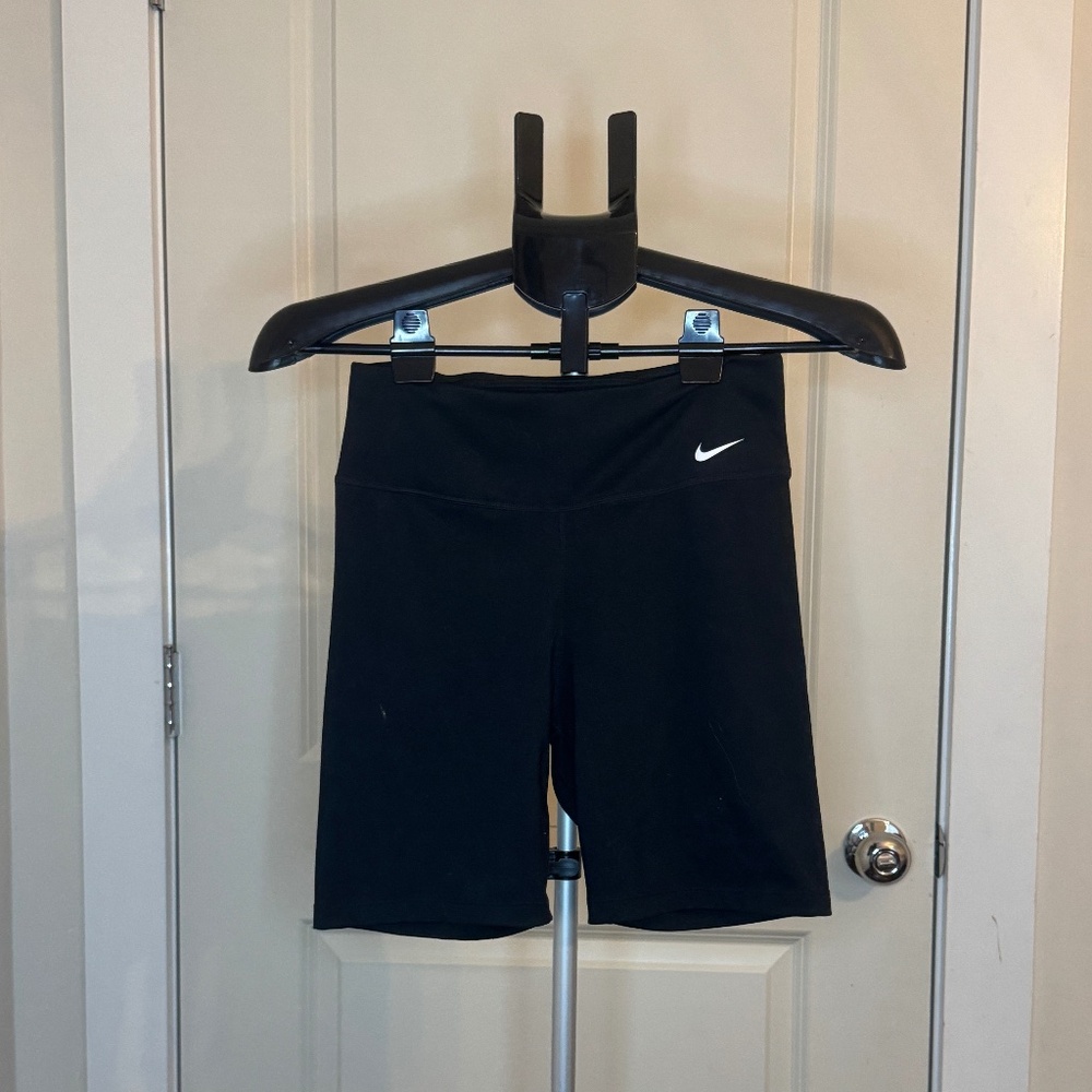 Nike Dri-Fit 7" Black Biker Shorts – Women’s Small
